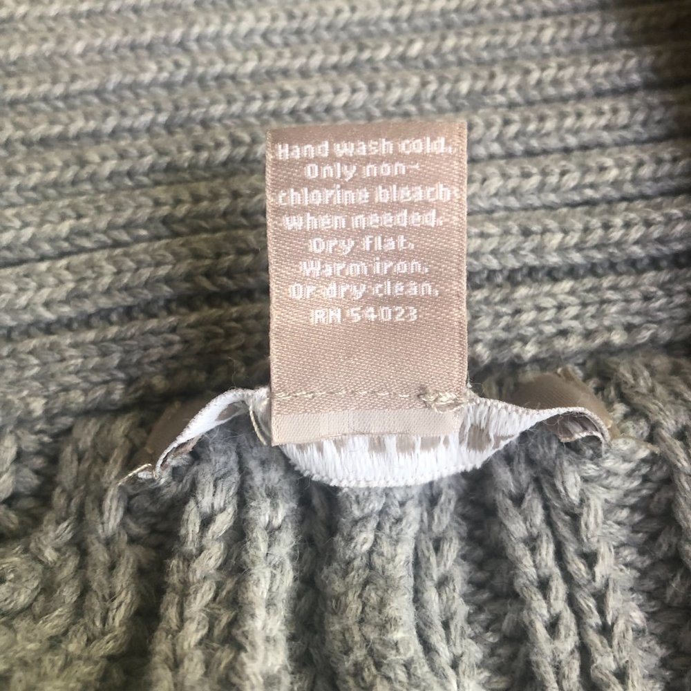Banana Republic Chunk Gray Sweater - Picture 5 of 8